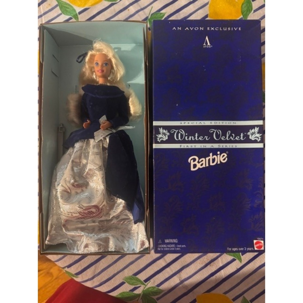 Vintage 1995 Winter Velvet Barbie Doll Avon Exclusive NIB NRFB Mattel 15571
